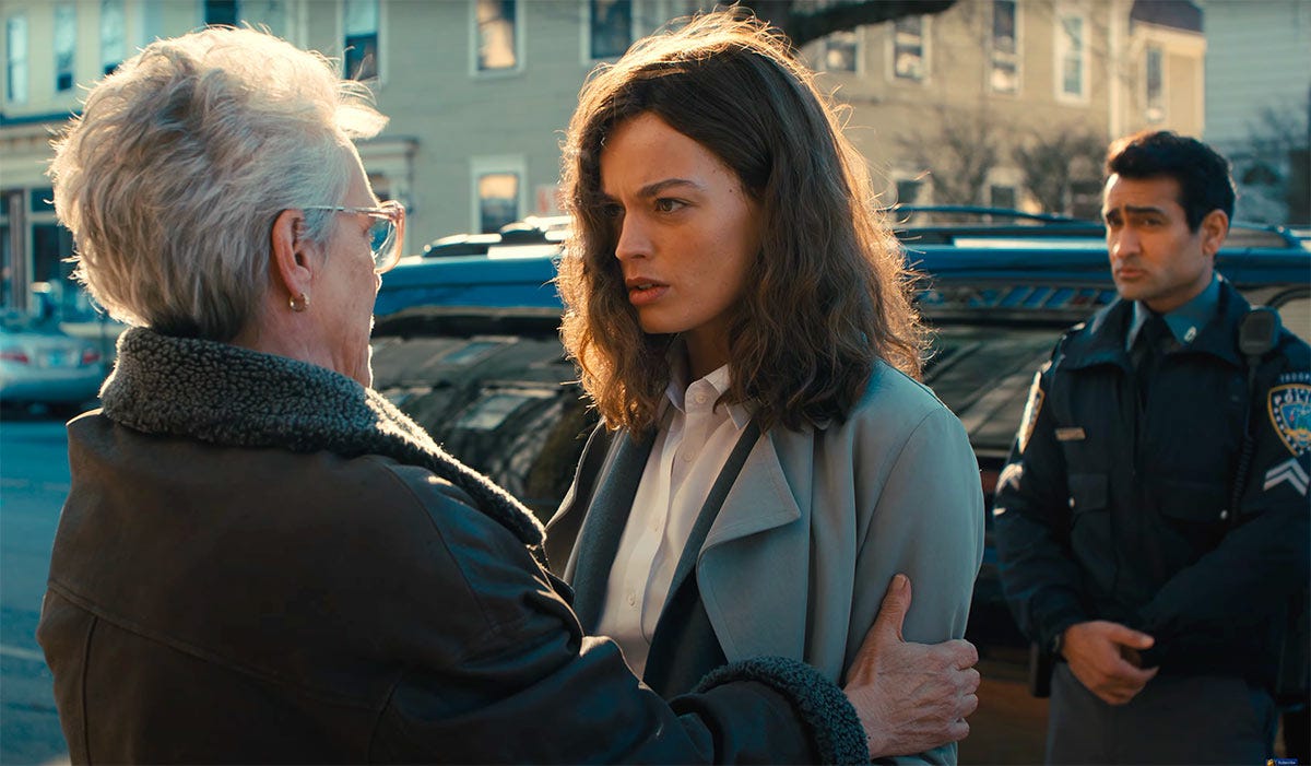 Ella McCay Review: A '90s Dramedy Throwback Without the Drama or Comedy |  Den of Geek