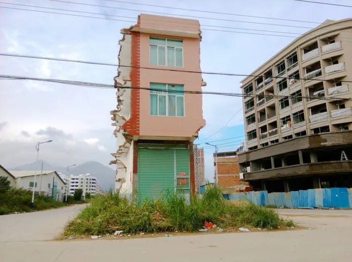 A Japanese nail house (via Lonely Robot Theme)
