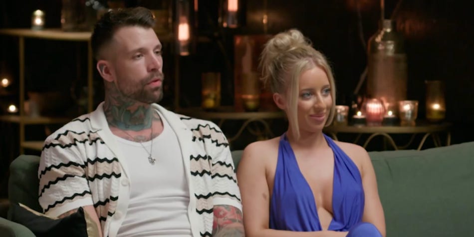 Dave and Jamie meet with the experts after the experiment ends. 