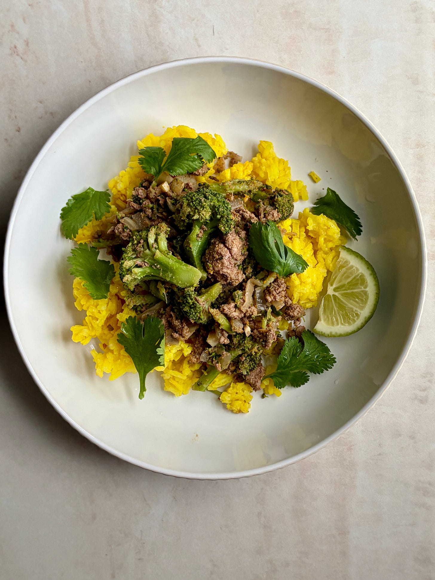 Golden rice beef bowls
