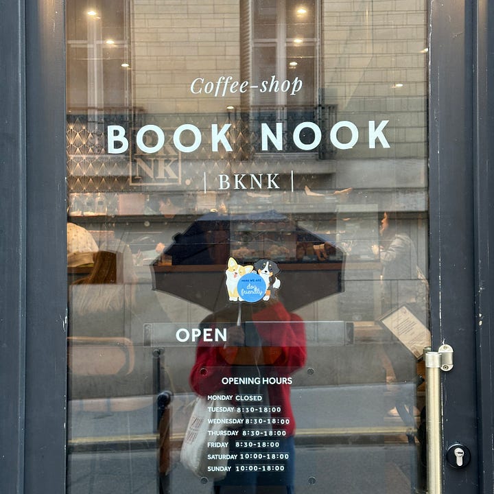 Camélia, à Book Nook