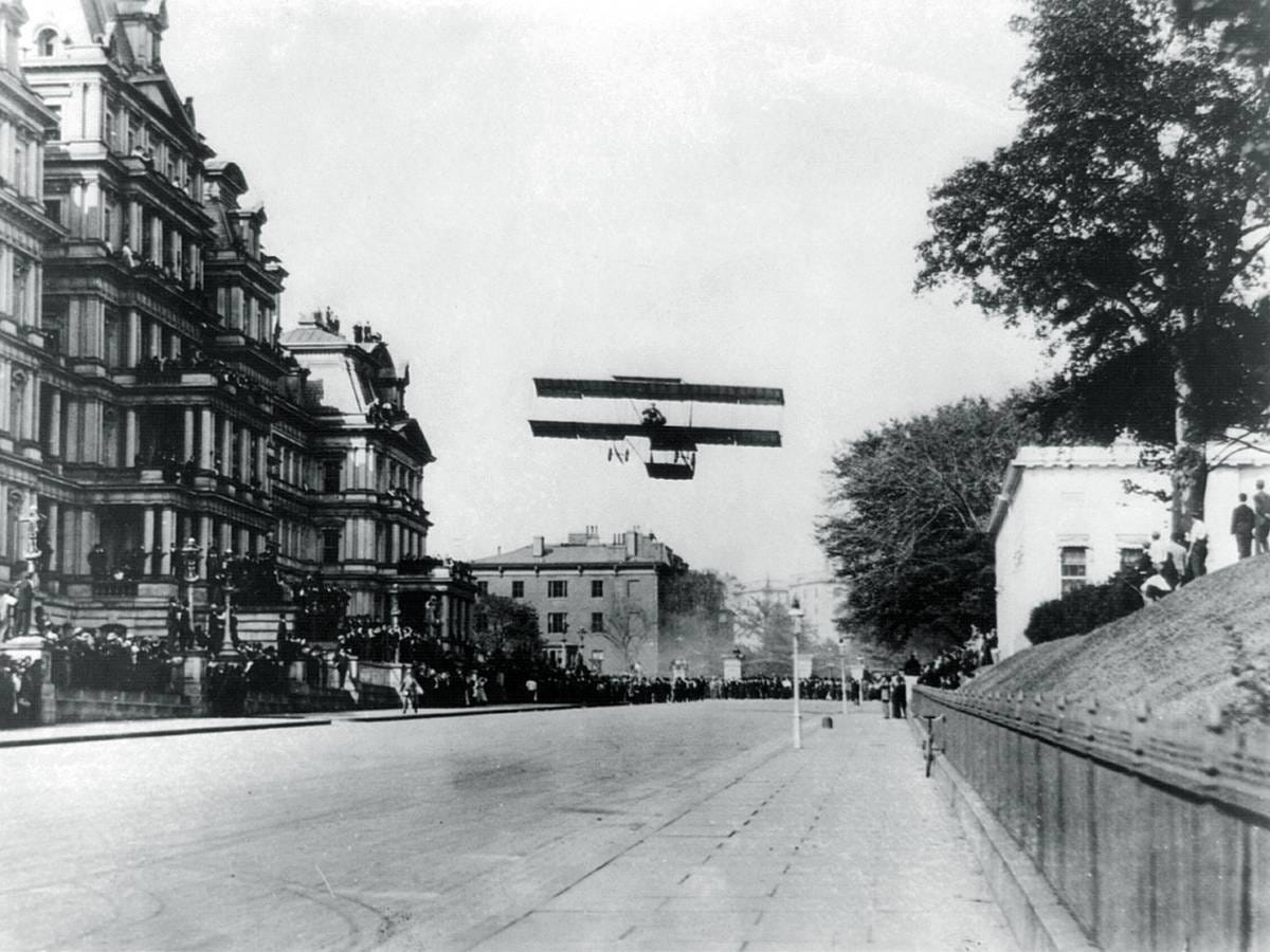 Claude Grahame-White taking off from West Executive Avenue next to the White House, after a spot of dinner at the Metropolitan Club 1910. Claude Grahame-White taking off from West Executive Avenue next to the White House, after a spot of dinner at the Metropolitan Club 1910.