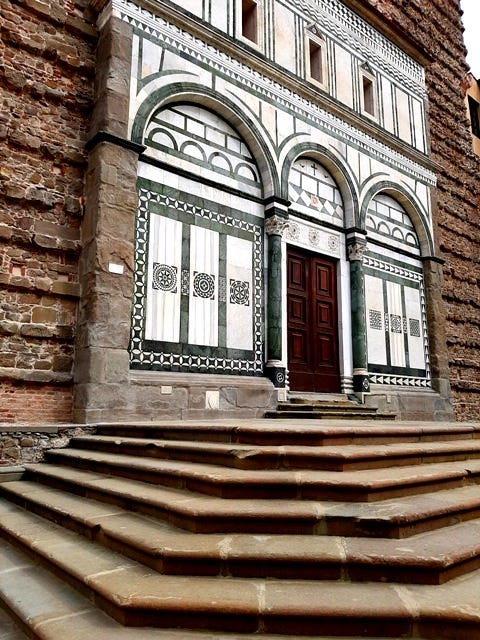 la facciata della Badia fiesolana