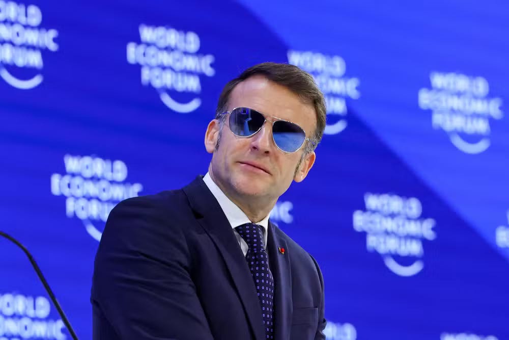 Macron critica Trump em Davos, rejeita “imperialismos” e defende União Europeia contra a “lei do mais forte”, destacando alianças e investimentos estrangeiros