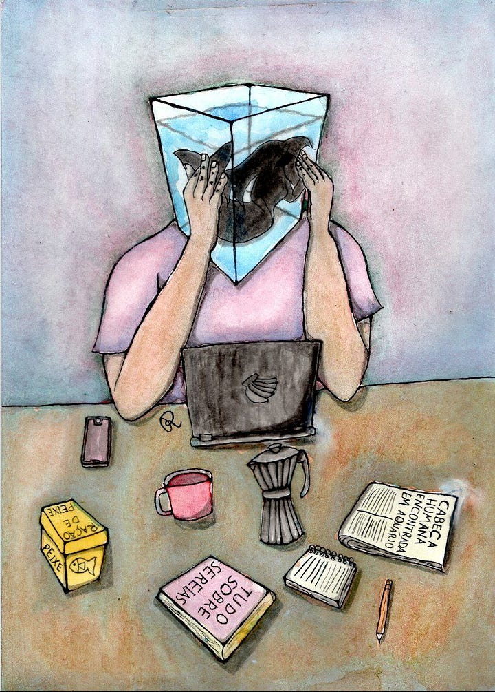 Diagrama com quatro imagens. Imagem 1: Esta obra de arte digital apresenta uma estética surrealista e psicodélica vibrante. A peça centraliza uma figura feminina estilizada, caracterizada por sua pele azul brilhante e cabelos laranja ondulados que emolduram o que seria seu rosto.  Em vez de traços faciais convencionais, há uma abertura oval profunda e vazia no centro da cabeça da figura. Uma flor roxa com haste verde emerge desse vazio. A figura está contida dentro de uma moldura oval rosa sobre um fundo bordô escuro, o que foca a atenção do espectador na personagem central.  Imagem 2: Esta imagem é uma ilustração digital. Uma figura feminina com cabelos curtos em tom pêssego ou rosa claro. No lugar do rosto, há um grande olho verde detalhado, o que dá à personagem uma aparência surreal. Ela usa um vestido de gola alta rosa, luvas vermelhas e botas de salto alto também vermelhas. A personagem está ajoelhada sobre uma superfície amarela. Há uma borda marrom ao redor da personagem, destacando-a do fundo verde claro. Imagem 3: Esta imagem apresenta uma ilustração estilizada de uma figura antropomórfica que combina elementos humanos e vegetais. A pintura é em giz pastel oleoso. Um corpo feminino de cor verde, representado em uma posição sentada de perfil, com os joelhos dobrados e o braço esquerdo apoiado no chão. No lugar de uma cabeça humana, a figura possui uma grande flor amarela e alaranjada com cinco pétalas pontiagudas. A criatura está envolta por uma aura avermelhada e rosa vibrante, que por sua vez é contornada por uma borda branca texturizada. O fundo da imagem é um tom de marrom neutro. O uso de cores é vibrante e os contornos marcados. Imagem 4: Esta imagem é uma ilustração em aquarela que retrata uma pessoa sentada a uma mesa com um aquário no lugar da cabeça. A figura vestindo uma camiseta lilás, está com as mãos apoiadas nas laterais do aquário que substitui sua cabeça. Uma sereia escura é vista nadando no interior do aquário. À frente da pessoa há um notebook aberto. Ao redor, encontram-se objetos cotidianos como um smartphone, uma caneca rosa, um bloco de notas com uma caneta e uma cafeteira italiana (Moka). Sobre a mesa, há um livro e um jornal com textos em português: Um livro intitulado "TUDO SOBRE SEREIAS". Um jornal com a manchete "CABEÇA HUMANA ENCONTRADA EM AQUÁRIO". Uma caixa de "RAÇÃO DE PEIXE" está posicionada no canto inferior esquerdo.