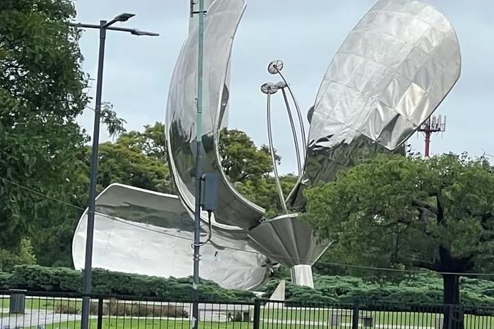 Floralis Genérica, antes y después del temporal