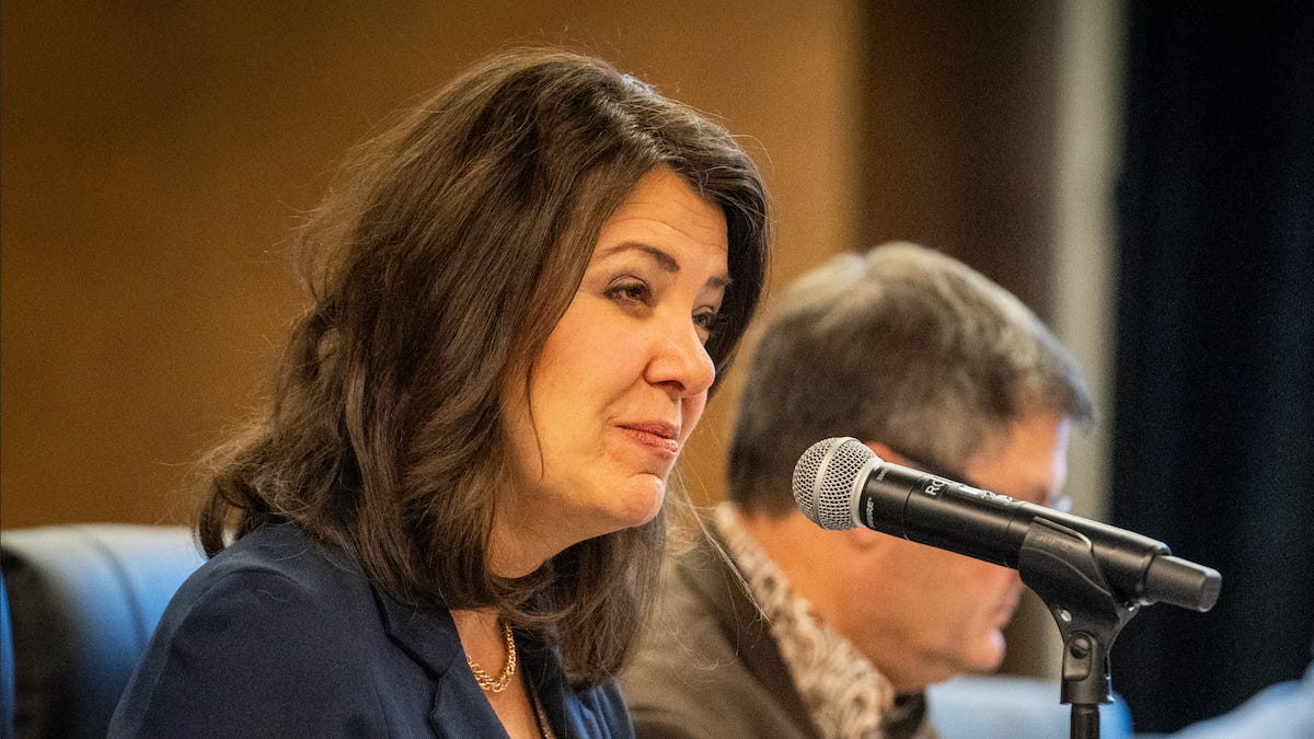 Danielle Smith鈥檚 Separatist Shell Game: Selling Alberta a Fantasy While Pretending to Save Canada