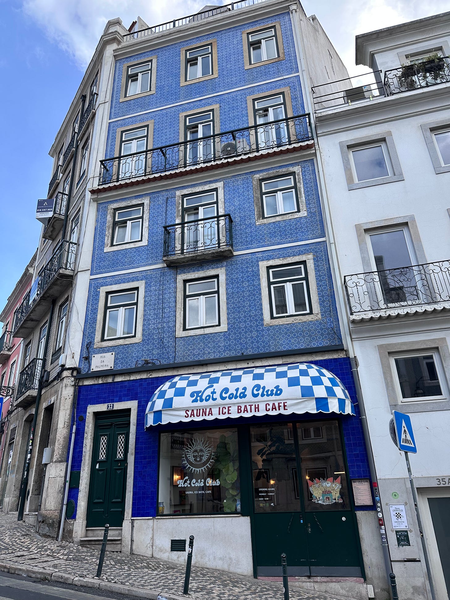 Sauna and ice baths at Hot & Cold Club contrast therapy studio in Príncipe Real, Lisbon Sauna and ice baths at Hot & Cold Club contrast therapy studio in Príncipe Real, Lisbon