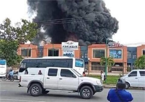 Massive fire in Venezuela Los Guayos kills 4 Video