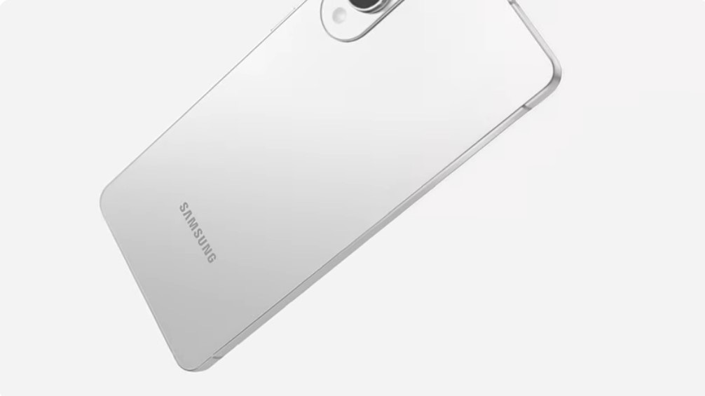 Samsung Galaxy S25 floating.