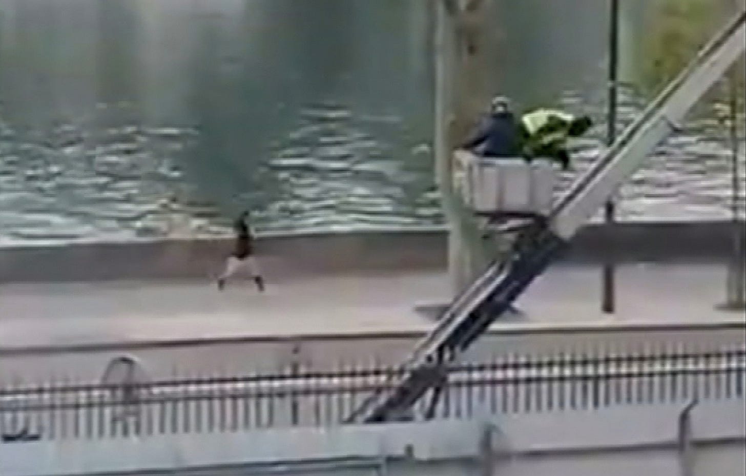Video captures Louvre jewel thieves emerging from museum in a cherry picker  - ABC News