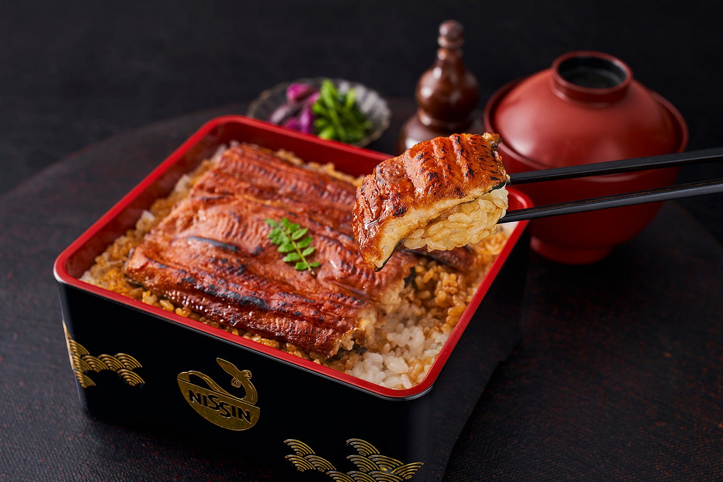 超市貨架上的盒裝泡麵｜來源：NISSIN FOODS GROUP 官方網站