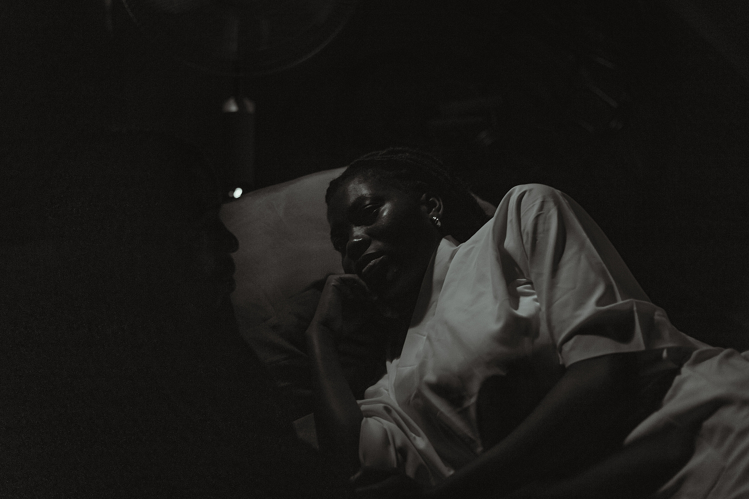 Ishoyor Ufana shot Divine Okorie and Abasiama Eyo in the bedroom scene of Banana Boat film written, directed, and produced by kuffy eyo for Nocturna Film House in Calabar