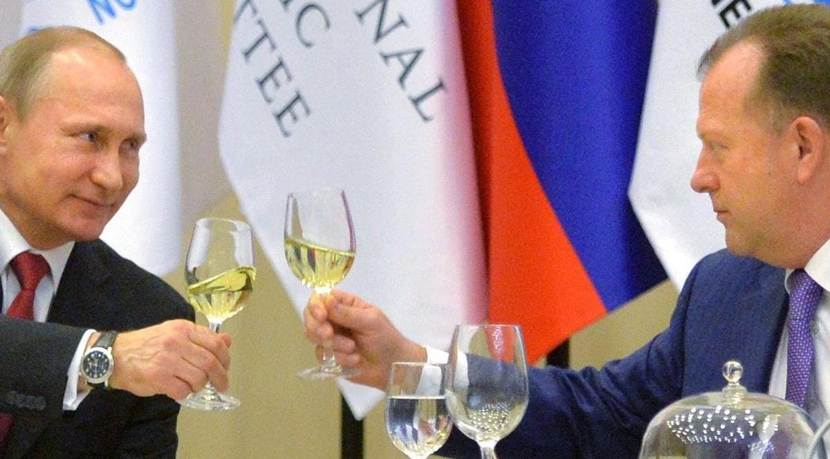 Pe 20 aprilie 2015, președintele rus Vladimir Putin toastează alături de Marius Vizer, șeful IFJ și președintele Convenției SportAccord, în timpul unei recepții la Soci, Rusia. Pe 20 aprilie 2015, președintele rus Vladimir Putin toastează alături de Marius Vizer, șeful IFJ și președintele Convenției SportAccord, în timpul unei recepții la Soci, Rusia.