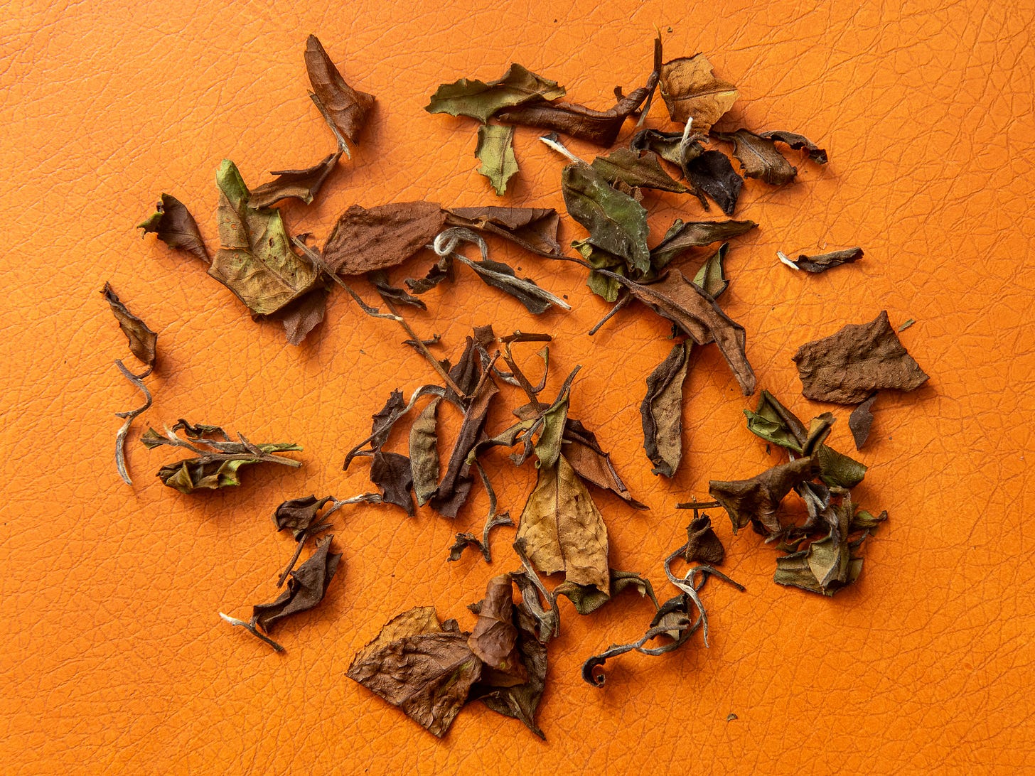 ID: Assam white tea leaves