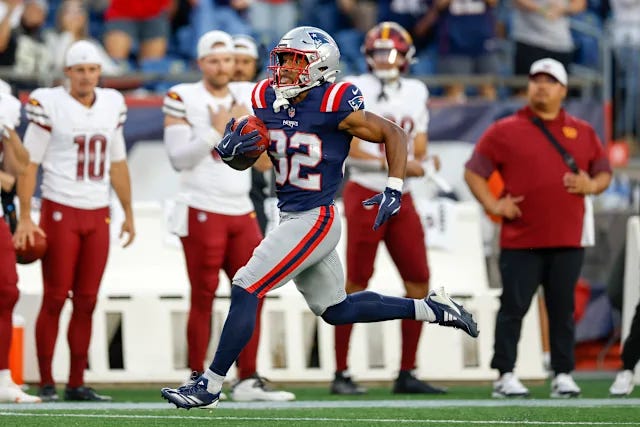 Patriots rookie RB TreVeyon Henderson starts his NFL career with kickoff  return for TD - Yahoo Sports