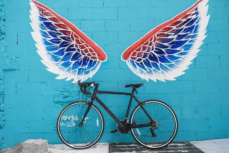 <Bike />