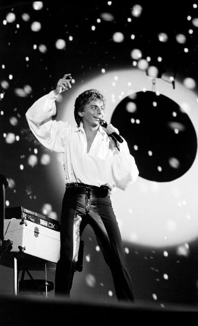 Barry Manilow performs in Nashville on Nov. 14, 1985.