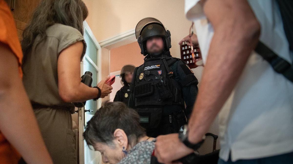 La jueza que creyó a Maricarmen y luego la desahució argumentó que todos los caseros "aceptaron" al principio que siguiera en casa La jueza que creyó a Maricarmen y luego la desahució argumentó que todos los caseros "aceptaron" al principio que siguiera en casa