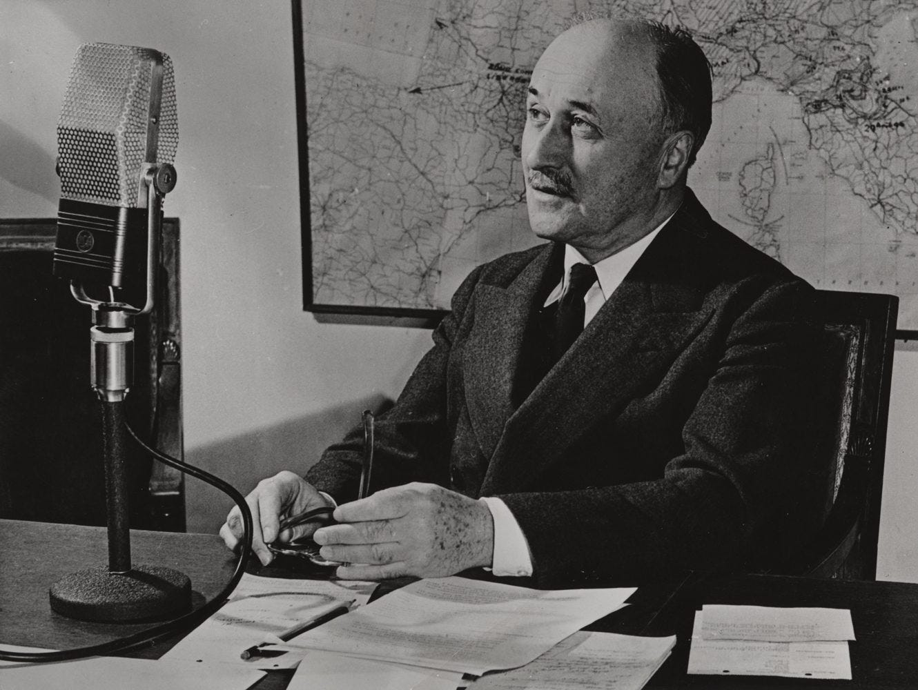 Biography - Institut Jean Monnet