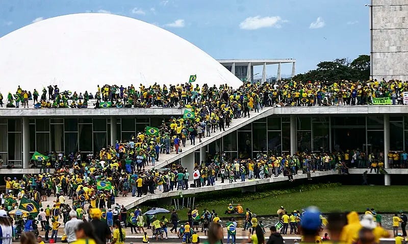 Balanço do 8 de janeiro de 2023 e os limites da luta atual apenas em defesa  das instituições | Brasil de Fato