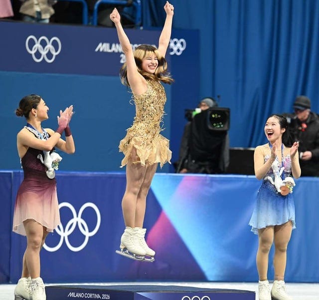 Bratz recreates Alysa Liu's iconic podium jump with her gold medal! 🥇 :  r/popculturechat