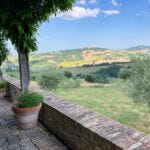 Blick von Terrasse in weite Landschaft