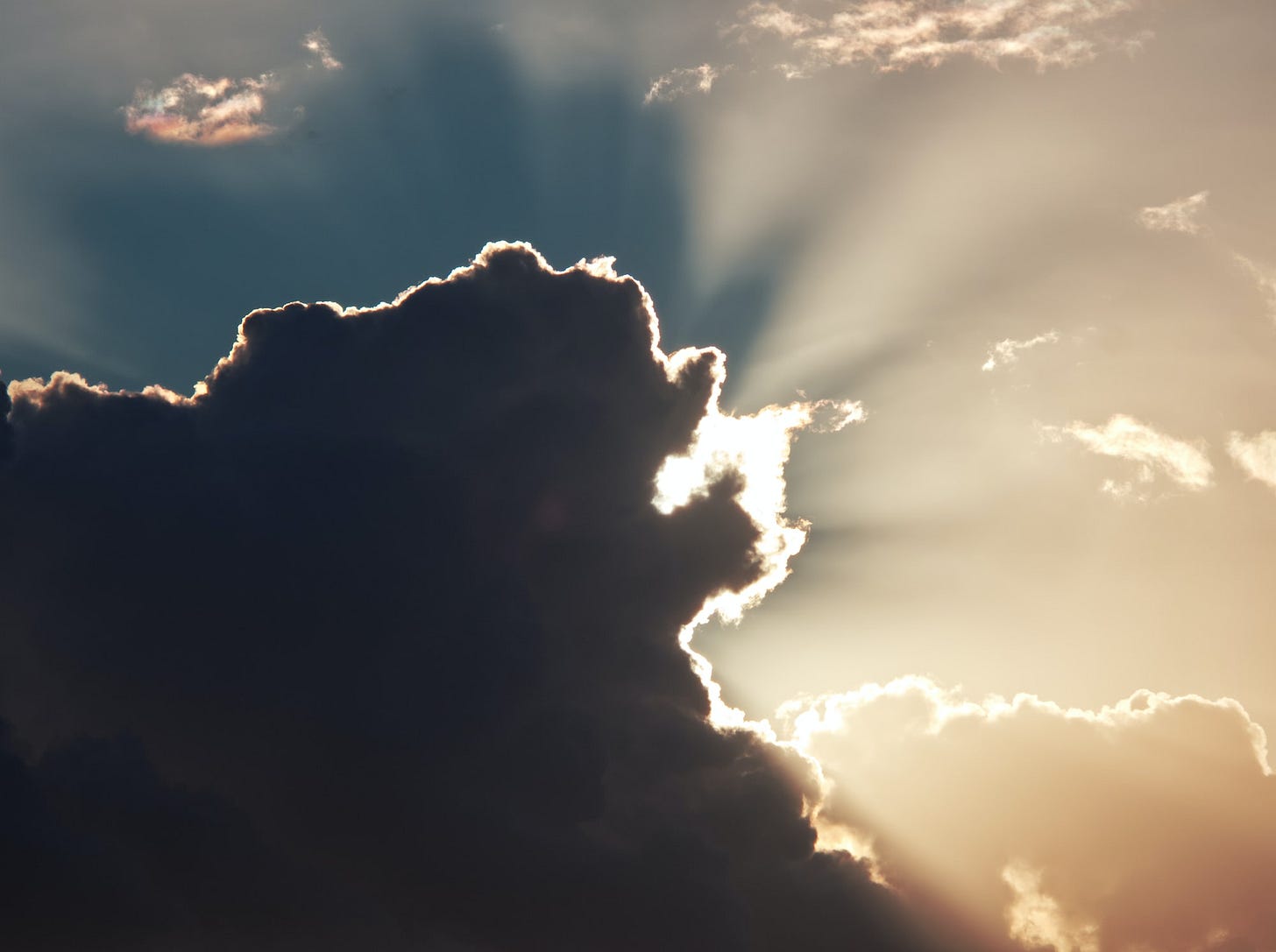 Sun breaking through a cloud Sun breaking through a cloud