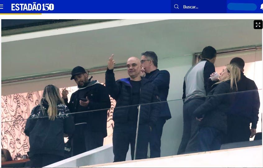 Tela de celular com foto de pessoas O conteúdo gerado por IA pode estar incorreto. Tela de celular com foto de pessoas O conteúdo gerado por IA pode estar incorreto.