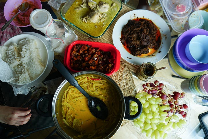 Eid celebration in Dhanang Mangku Luhur's apartment in Melbourne. (Photos: Kristian Oka Prasetyadi)