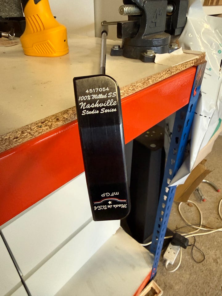 High toe hang suits an arcing stroke