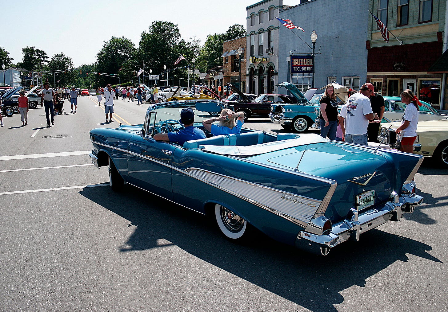 Knightstown’s business district was once a magnet for classic car owners across the Midwest. A community booster group, Make a Difference Knightstown, hosted what was once an annual event that drew hundreds of high-quality vintage automobiles. The show was a boon for local businesses, as well as the organizing group, which funneled proceeds into community beautification projects, like the Henry County Area Veterans Memorial and other worthwhile endeavors.