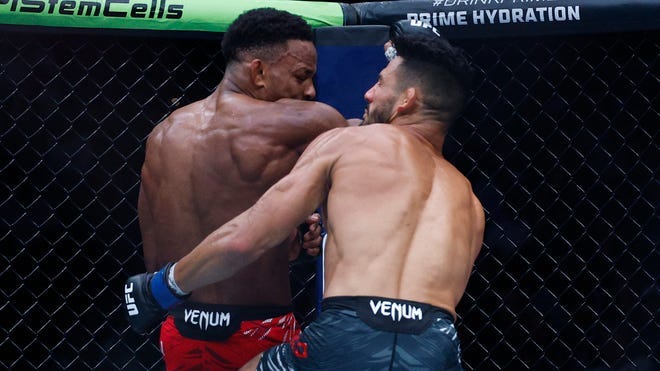 MMA Junkie's Knockout of the Month, August 2025: Lerone Murphy's elbow