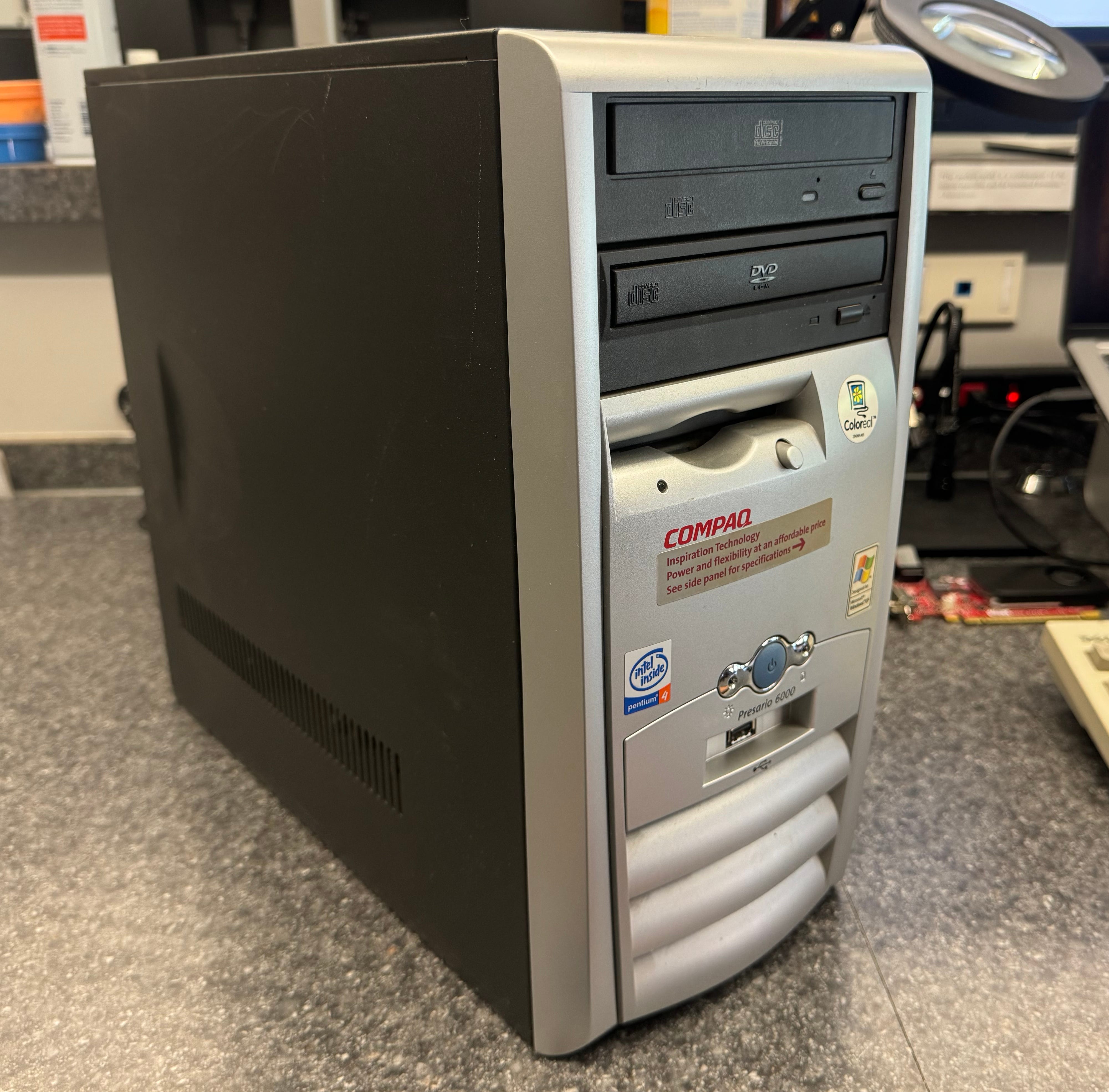 Compaq Presario Windows CE 本体とケース Compaq Presario PC for Retro Gaming AMD-K6-2 533MHz 192MB