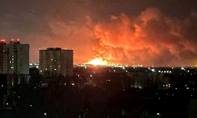 Ukraine hit Yaroslavl oil refinery, sources say output suspended Ukraine hit Yaroslavl oil refinery, sources say output suspended