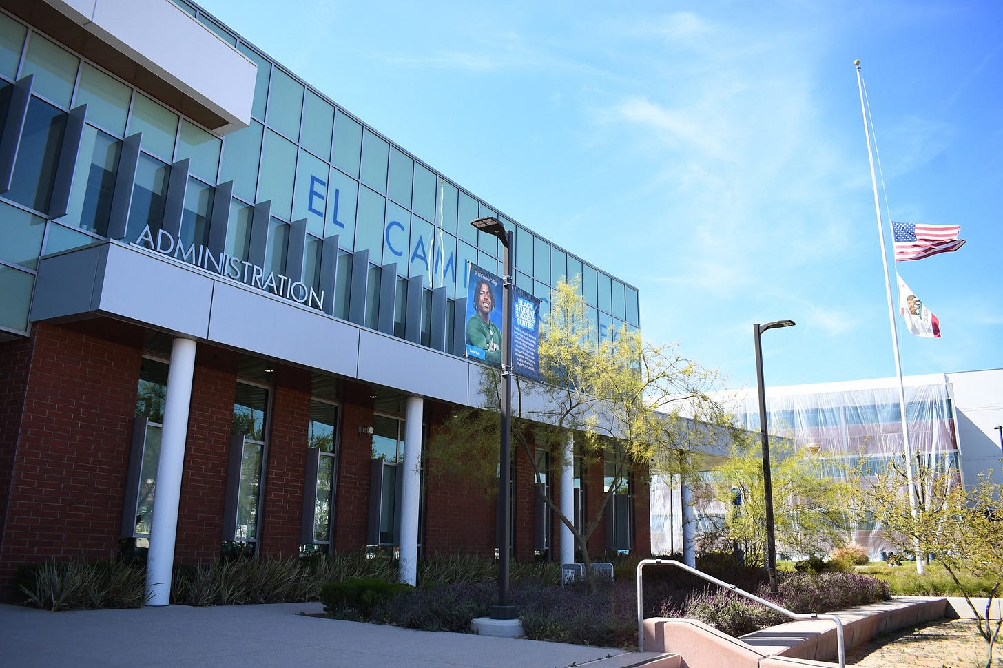 El Camino College's Administration Building as seen on Tuesday, April 22. (Nikki Yunker | Warrior Life)
