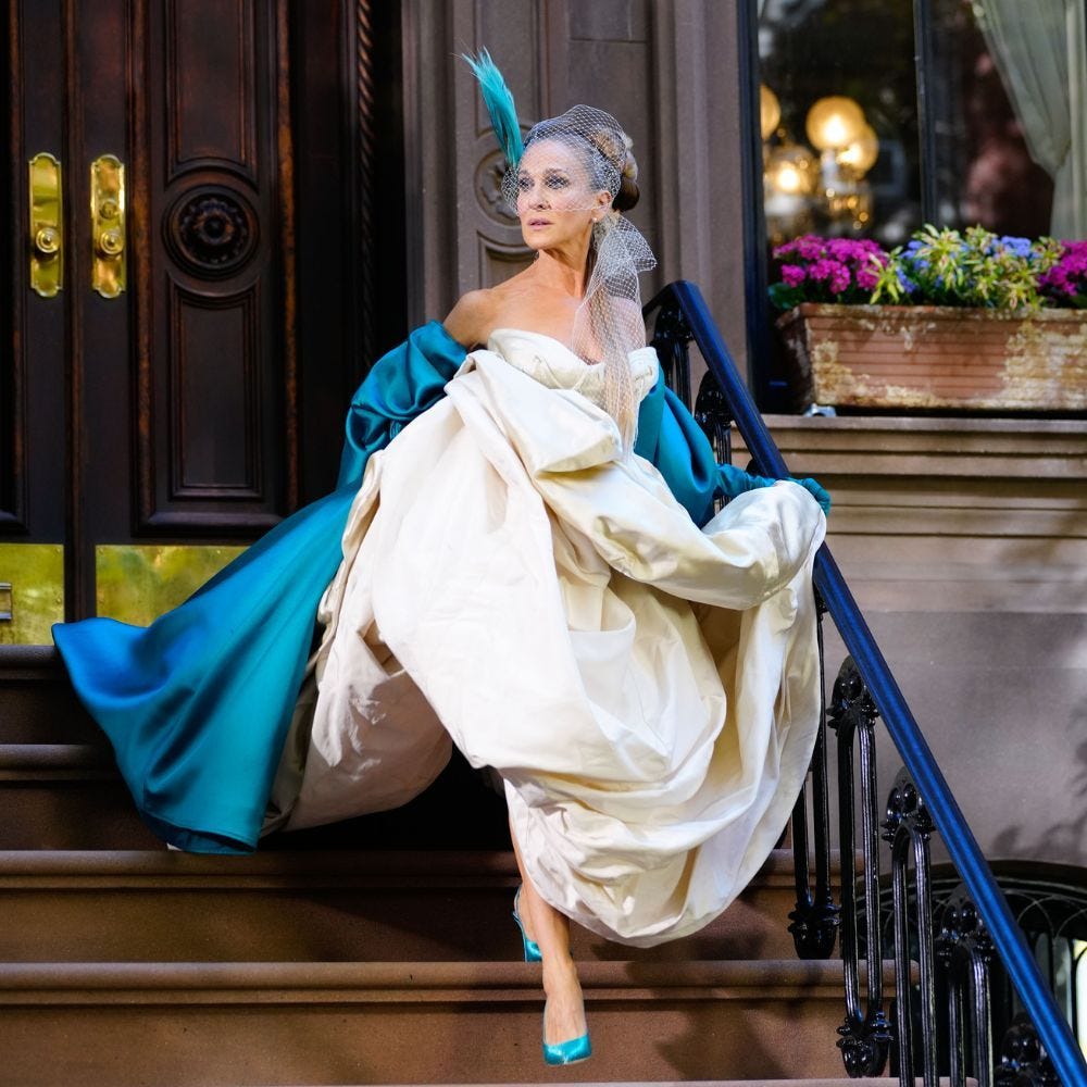And Just Like That Season 2: Hidden Detail In Carrie's Met ...