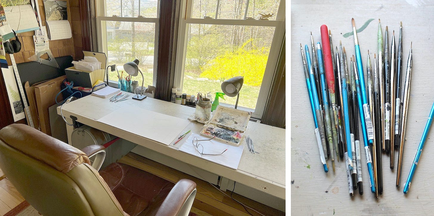 A painting desk with brushes and a cat

Description automatically generated with medium confidence