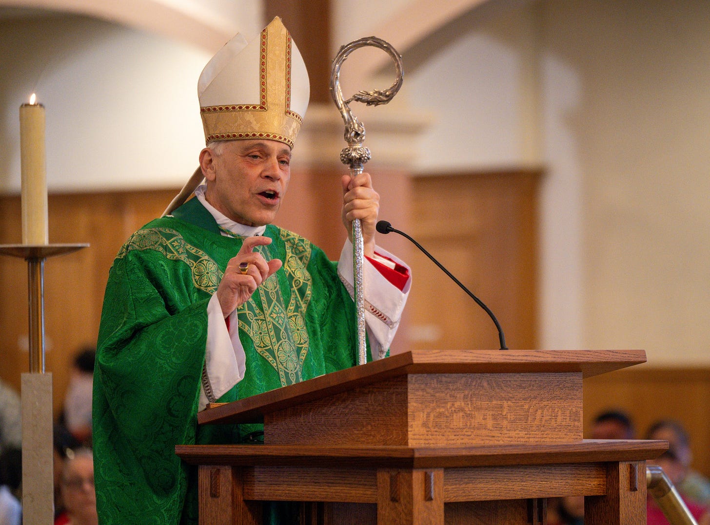 Puede ser una imagen de 1 persona y texto.