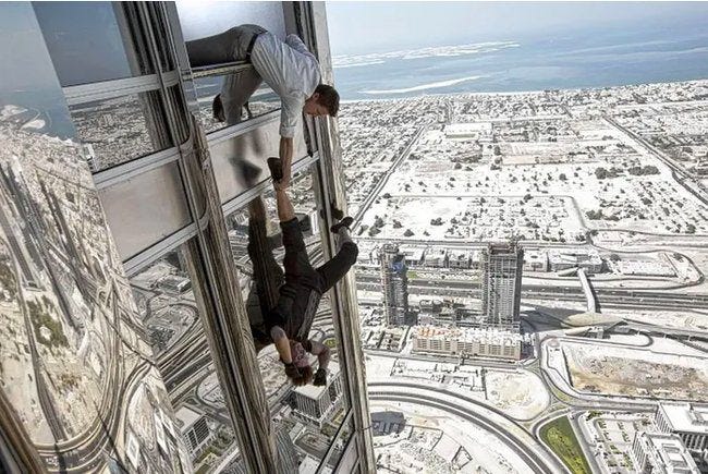 Une scène de Mission Impossible avec Tom Cruise Une scène de Mission Impossible avec Tom Cruise