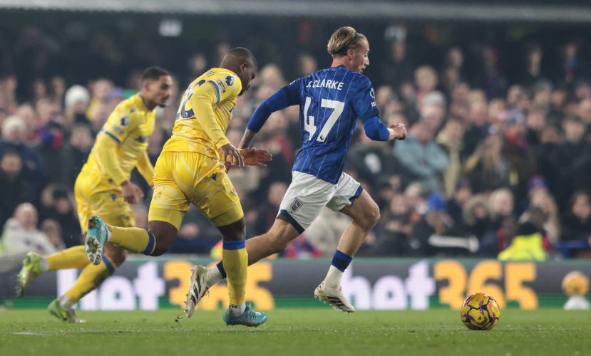 Jack Clarke dribbles away from 2 Palace players