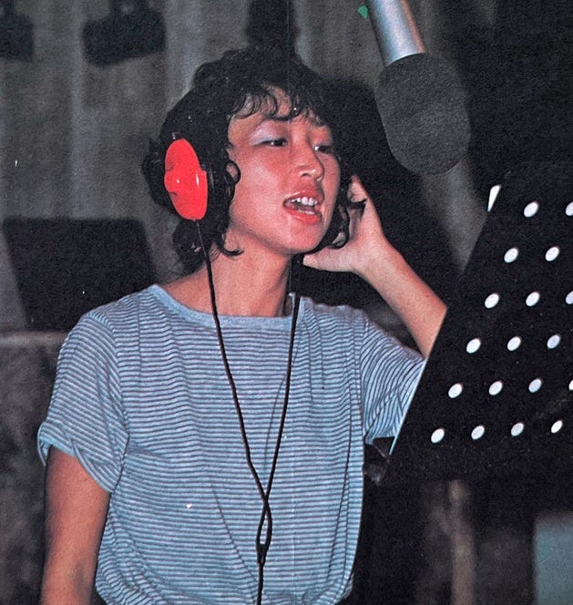 小林”ミミ”泉美: 抑えきれない独創性と唯一無二の存在感。 - タイム