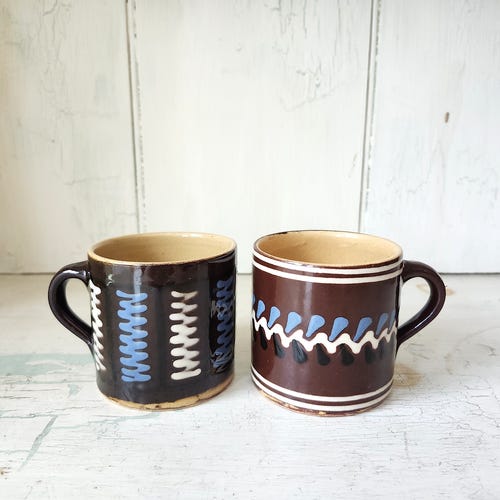 Lot Of 2 Vintage Primative Slipware Pottery Mugs - Blue, White, and Brown - Picture 1 of 8