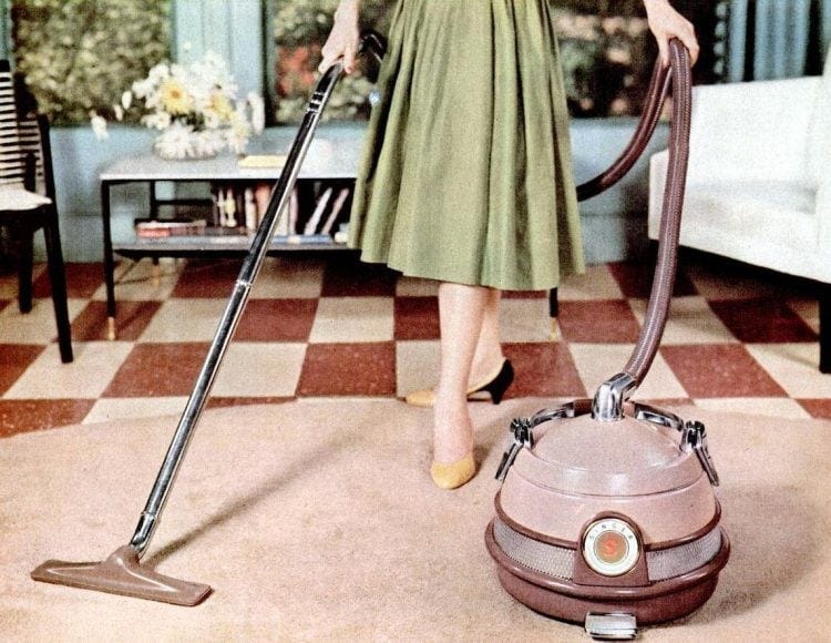 The perfect '50s housewife & her everyday cleaning life - Click Americana