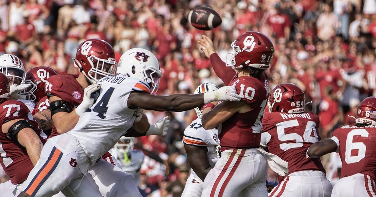 OU quarterback John Mateer suffers thumb injury : r/CFB