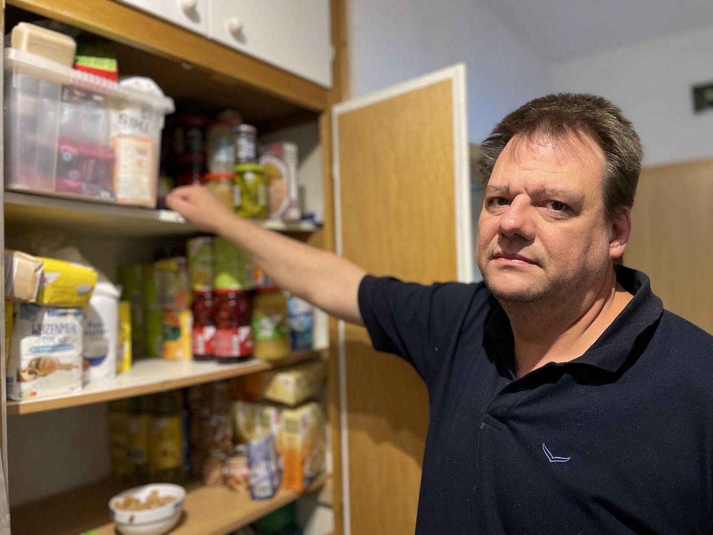 Marcus Knoll hat genügend Vorräte eingelagert, um rund zwei Wochen autark sich und seine Familie ernähren zu können. 
