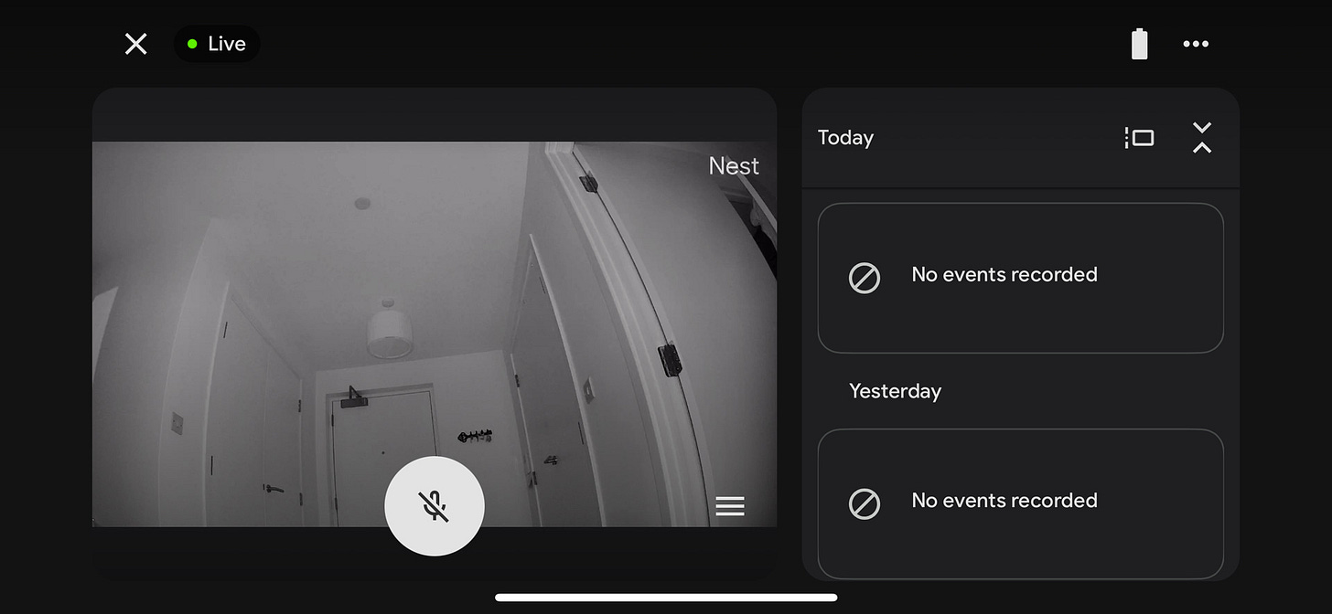 Το περιβάλλον της εφαρμογής Google Home όπου φαίνεται η πεντακάθαρη εικόνα της Nest Cam στο σκοτάδι