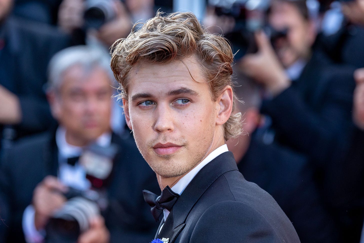 Elvis Star Austin Butler on His Natural Voice—See Video | Glamour