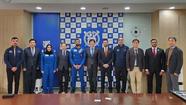 Seoul National University College of Engineering is conducting research collaboration in the space sector with the United Arab Emirates (UAE). Sultan Alneyadi (fifth from the left), Minister of Youth of the UAE, Kim Young-o (sixth from the left), Dean of the College of Engineering at Seoul National University./Courtesy of Seoul National University College of Engineering Seoul National University College of Engineering is conducting research collaboration in the space sector with the United Arab Emirates (UAE). Sultan Alneyadi (fifth from the left), Minister of Youth of the UAE, Kim Young-o (sixth from the left), Dean of the College of Engineering at Seoul National University./Courtesy of Seoul National University College of Engineering