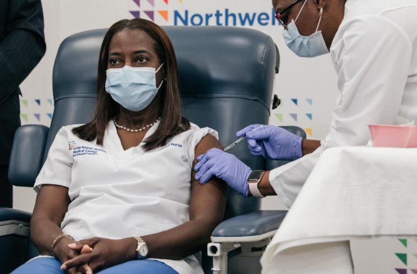 1st dose of COVID-19 vaccine administered to nurse in New York